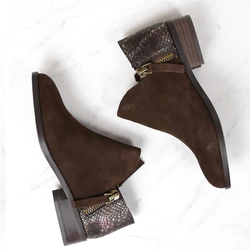 Very Volatile Women's Brown Suede Snake Print Zipper Ankle Booties Size 8.5